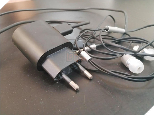 Loạt ảnh đầu tiên về siêu phẩm Nokia 9 12