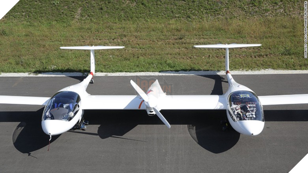 
Loại máy bay chạy bằng khí hidro, chỉ phát ra hơi nước.
