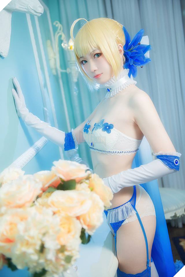 Cosplay nàng Saber trong phục đồ lót cực gợi cảm và quyến rũ