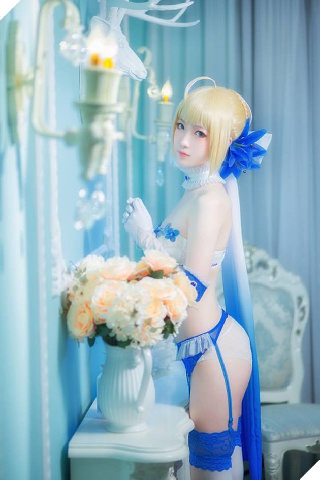 Cosplay nàng Saber trong phục đồ lót cực gợi cảm và quyến rũ
