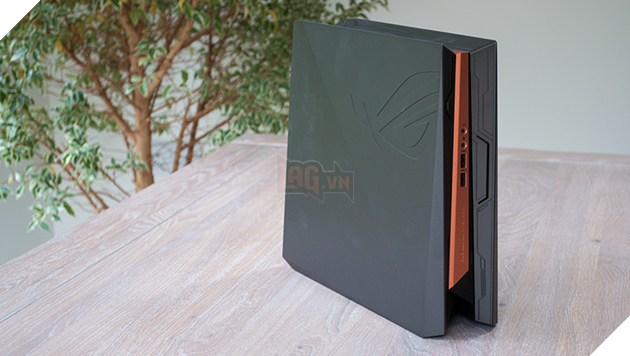 Lác mắt nhìn máy tính nhỏ như cuốn sách nhưng chiến được mọi game khủng trên đời