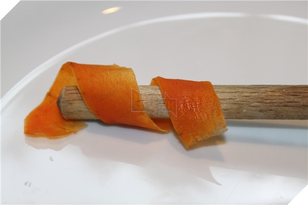 Cà rốt thái lát có thể chữa vết bỏng khá hiệu quả.