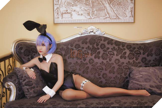 Bỏng mắt với đôi chân dài miên man của cô hầu gái Rem trong Re:Zero