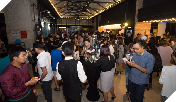 Người hâm mộ đã tập trung rất đông trước cả khi chương trình bắt đầu