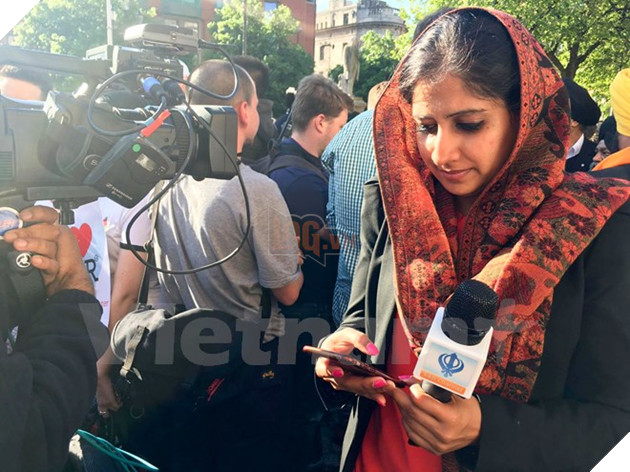 Biển người dự lễ tưởng niệm các nạn nhân vụ khủng bố tại Manchester - Ảnh 13.