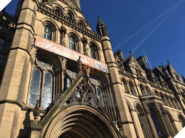 Biển người dự lễ tưởng niệm các nạn nhân vụ khủng bố tại Manchester - Ảnh 3.