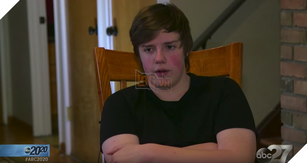 
Josh - Nam thiếu niên 14 tuổi nghiện CS:GO bị bố mẹ bắt phải tham gia chương trình cai nghiện game của đài ABC
