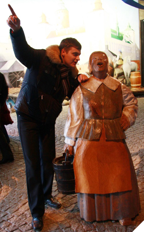 21 dáng chụp ảnh với tượng bao chất không cười, không tính tiền - Ảnh 41.