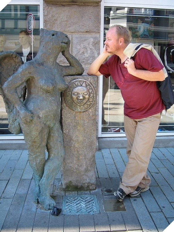 21 dáng chụp ảnh với tượng bao chất không cười, không tính tiền - Ảnh 5.