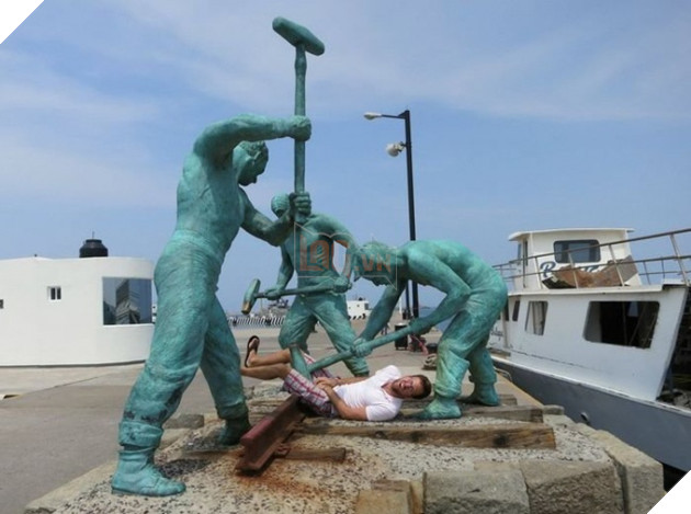 21 dáng chụp ảnh với tượng bao chất không cười, không tính tiền - Ảnh 31.