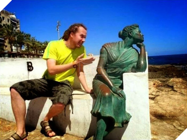 21 dáng chụp ảnh với tượng bao chất không cười, không tính tiền - Ảnh 19.