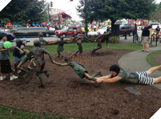 21 dáng chụp ảnh với tượng bao chất không cười, không tính tiền - Ảnh 23.