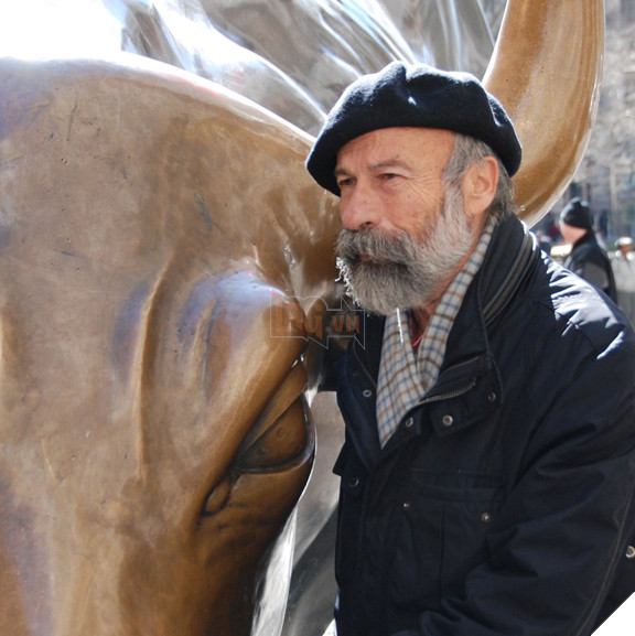 Câu chuyện ít biết về hai bức tượng đồng nổi tiếng đặt gần phố Wall - Ảnh 3.