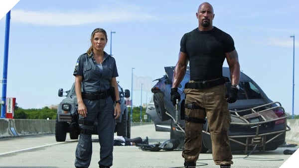 Màn "ra mắt" của Johnson trong vai Thanh tra Hobbs