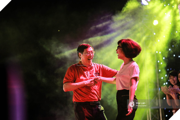 Nh&#236;n những h&#236;nh ảnh chia tay m&#249;a bế giảng, tất cả ch&#250;ng ta sẽ lại nhớ về những năm th&#225;ng học sinh đ&#227; qua - Ảnh 2.