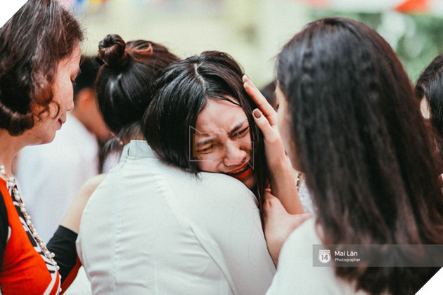 Nh&#236;n những h&#236;nh ảnh chia tay m&#249;a bế giảng, tất cả ch&#250;ng ta sẽ lại nhớ về những năm th&#225;ng học sinh đ&#227; qua - Ảnh 8.