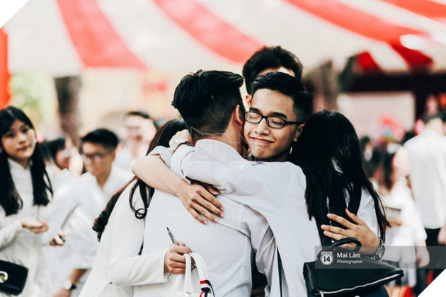 Nh&#236;n những h&#236;nh ảnh chia tay m&#249;a bế giảng, tất cả ch&#250;ng ta sẽ lại nhớ về những năm th&#225;ng học sinh đ&#227; qua - Ảnh 4.