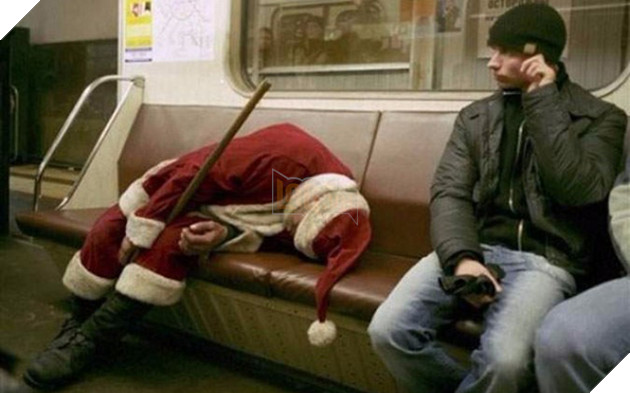 16 kẻ thể hiện tự nhiên như ruồi ngay trên tàu điện ngầm - Ảnh 17.