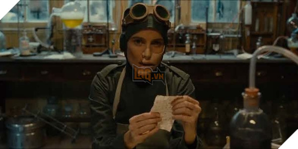 Doctor Poison trong phim là ... cháu của Doctor Poison trong truyện