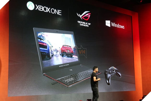 Sờ tận tay laptop game mỏng nhất thế giới: Core i7, GTX 1080, Razer Blade cũng chỉ là "muỗi"