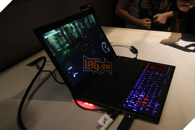 Sờ tận tay laptop game mỏng nhất thế giới: Core i7, GTX 1080, Razer Blade cũng chỉ là "muỗi"