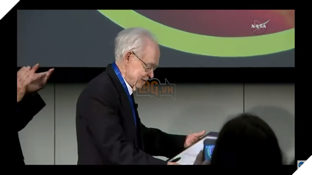 NASA chính thức công bố sứ mệnh thăm dò Mặt Trời, đặt tên tàu thám hiểm theo tên và trao huân chương danh dự cho nhà vật lý học đã có công tìm ra Gió Mặt Trời 4