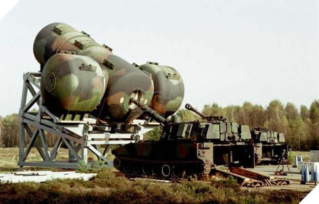 Đây chính là ống giảm thanh lớn nhất thế giới của người Đức, lắp cho pháo tự hành và xe tăng