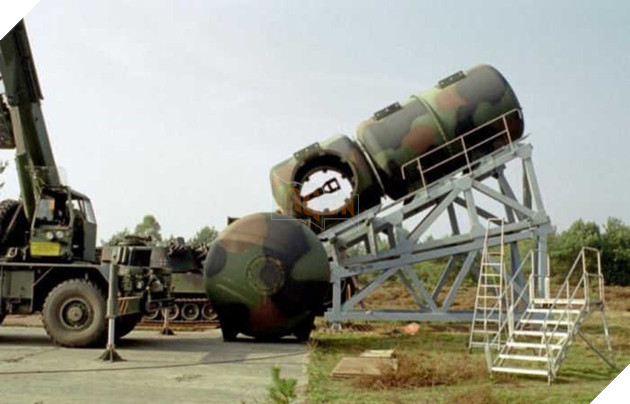 Đây chính là ống giảm thanh lớn nhất thế giới của người Đức, lắp cho pháo tự hành và xe tăng 2