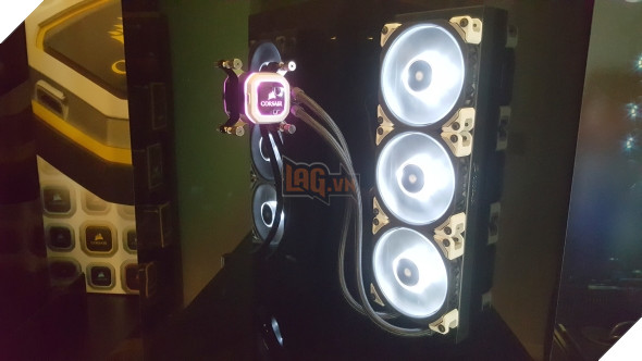 Computex 2017: Muốn biết case máy tính bao bọc bởi $10.000 sợi carbon trông như thế nào hãy ghé thăm quầy Corsair. 3