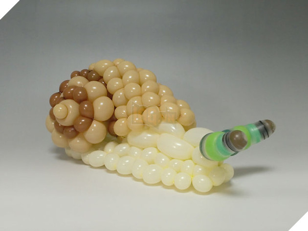 Thế giới động vật sống động được làm từ những quả bóng bay mỏng manh - Ảnh 23.