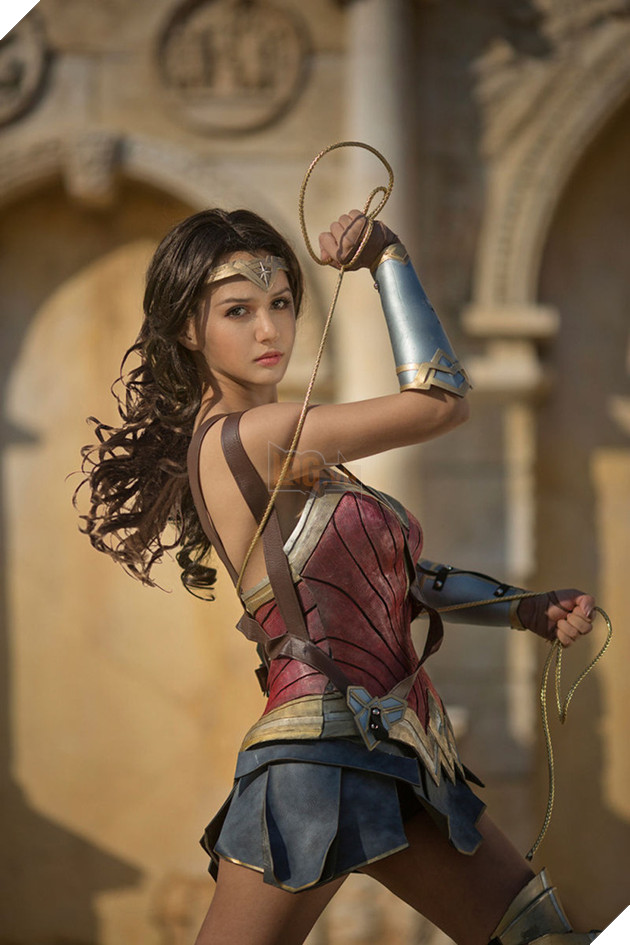 Ngỡ ngàng với cosplay tuyệt đẹp về nữ siêu anh hùng Wonder Woman