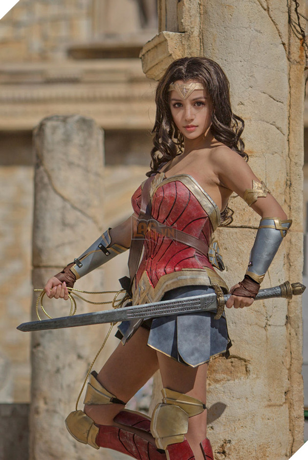 Ngỡ ngàng với cosplay tuyệt đẹp về nữ siêu anh hùng Wonder Woman