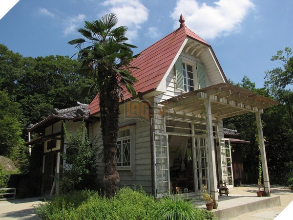 Mô hình nhà của hai nữ chính Satsuki và Mei 