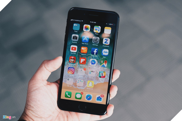 Hệ thống biểu tượng và dock vẫn giữ nguyên