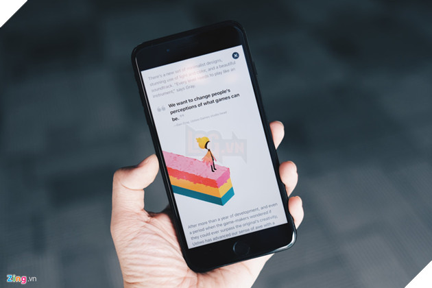 Giao diện AppStore được thay đổi hoàn toàn. Những ứng dụng hoặc game "bom tấn" sẽ có thêm bài viết chuyên sâu để truyền cảm hứng cho người dùng. Game và ứng dụng được tách ra làm 2 tab riêng