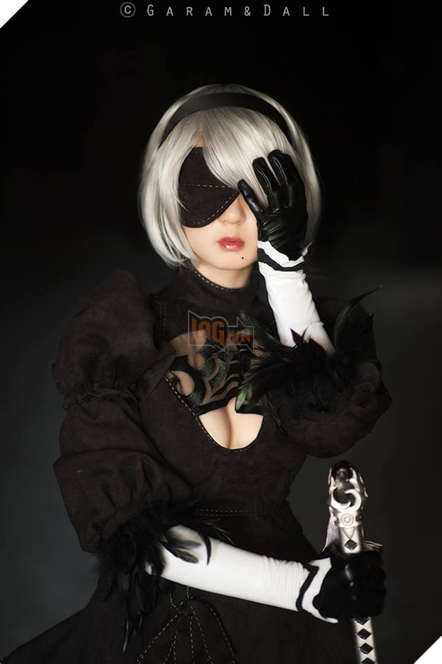 Cosplay Nier: Automata tuyệt đẹp dành cho fan hâm mộ về 2 cô nàng 2B và A2