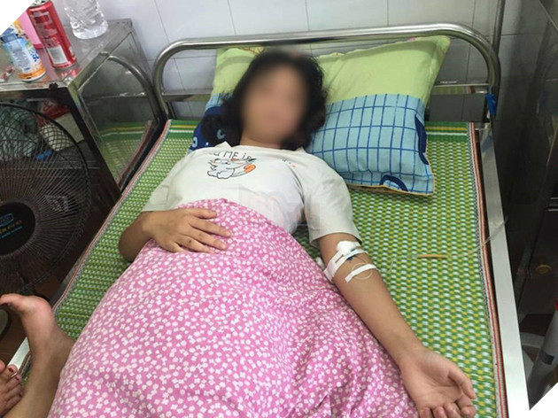 
Nữ sinh phải nhập viện điều trị
