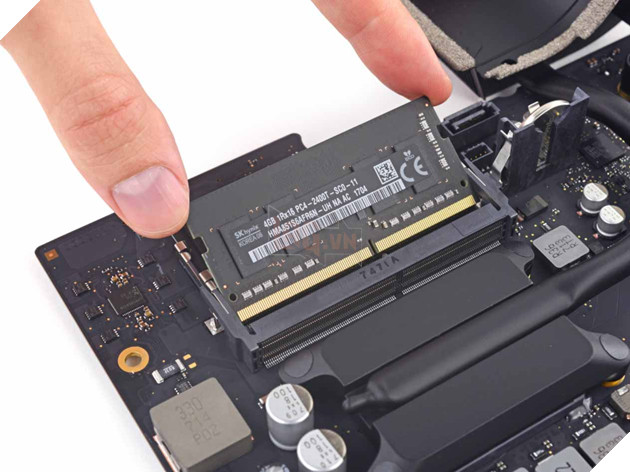 'Mổ bụng iMac 2017 màn hình 4K 21.5 cho phép người dùng nâng cấp RAM và CPU 2