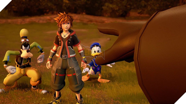 
Sora cùng Vịt Donald và chú chó Goofy đồng hành trong Kingdom Hearts III
