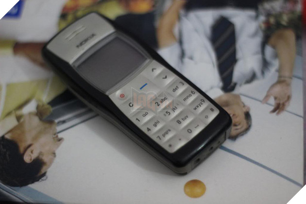 Tưởng thế nào, iPhone hóa ra còn thua xa những chiếc điện thoại cục gạch này - Ảnh 1.