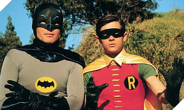 
Thời điểm đỉnh cao của Adam West là vào năm 1960-1968, khi ông vài vai Hiệp Sĩ Áo Choàng Batman
