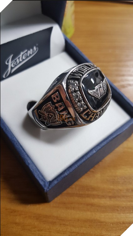 Không chỉ làm skin vinh danh, hóa ra SKT còn được Riot tặng cả "nhẫn" vô địch thế giới cực đẹp