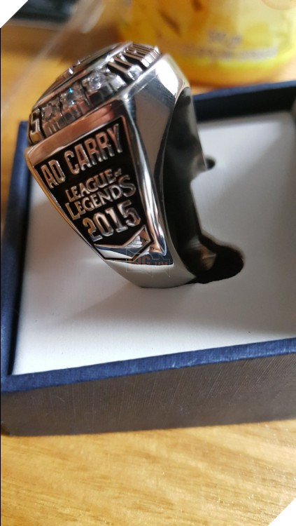 Không chỉ làm skin vinh danh, hóa ra SKT còn được Riot tặng cả "nhẫn" vô địch thế giới cực đẹp