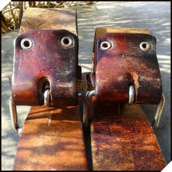 
Hai khuôn mặt hoạt hình trên dây đồng hồ, ví dụ điển hình cho Pareidolia
