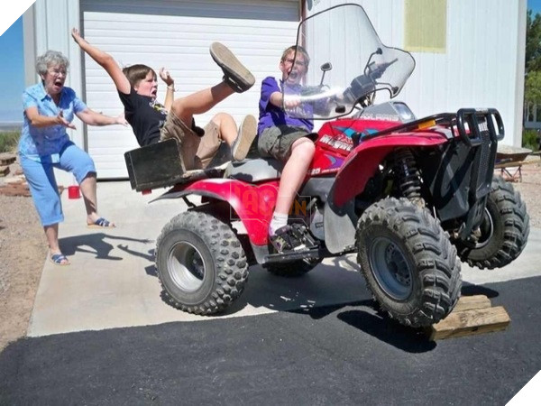 17 tai nạn chứng tỏ cuộc đời này đầy rẫy những chuyện xấu hổ muốn độn thổ - Ảnh 3.