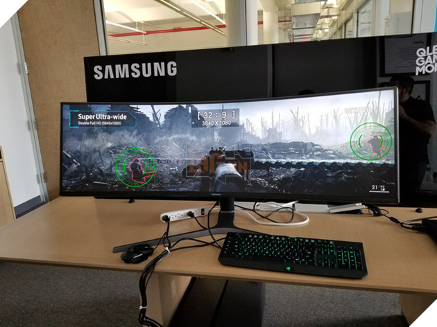 Có thể khó tin nhưng chơi game trên màn hình rộng vô địch như thế này có thể tạo lợi thế không nhỏ cho bạn 2