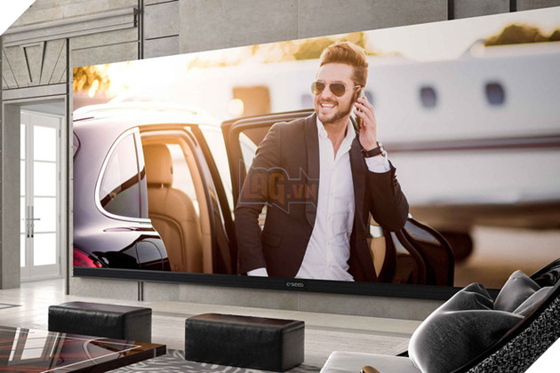 Chiếc TV 4K lớn nhất thế giới này có thể biến màn hình 100 inch trở thành món đồ chơi trẻ con