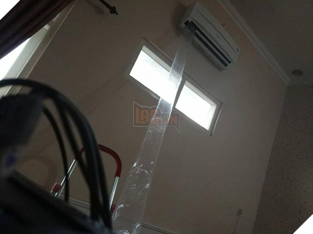 Chết cười thanh niên chơi lầy bật cả cái điều hoà chỉ để thổi gió làm mát máy tính chơi game