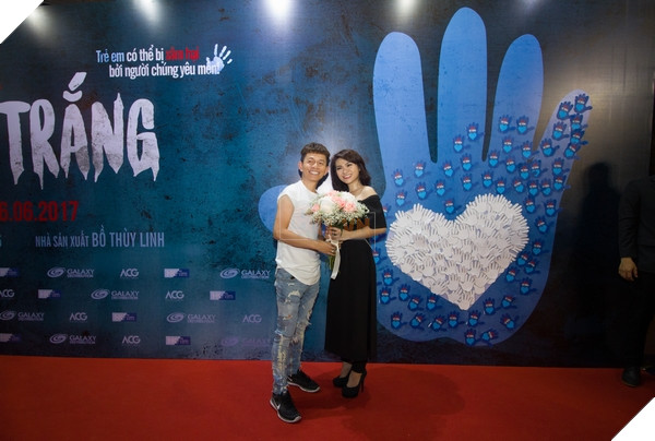 Nam ca sĩ bolero Tuấn Tú đến chúc mừng người bạn thân của mình – Nhà sản xuất Bồ Thùy Linh