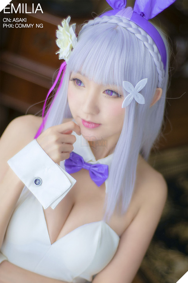 Xịt máu mũi với bộ ảnh cosplay về cô nàng Emilia trong Re:Zero